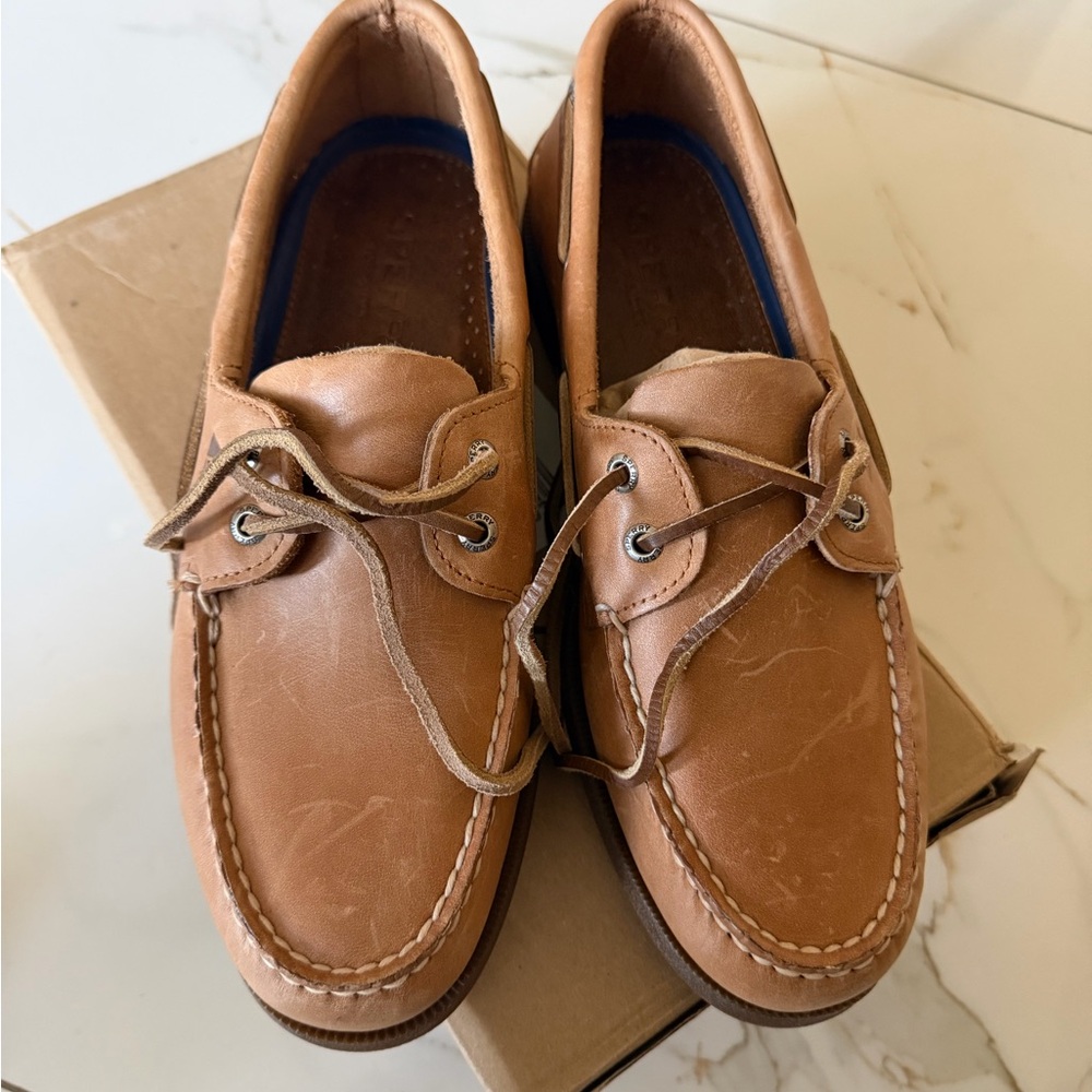 Sperry Tan Box with Black Logo